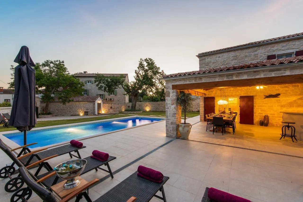 Istria Time - Villa Nyma - Heated Pool Mrgani