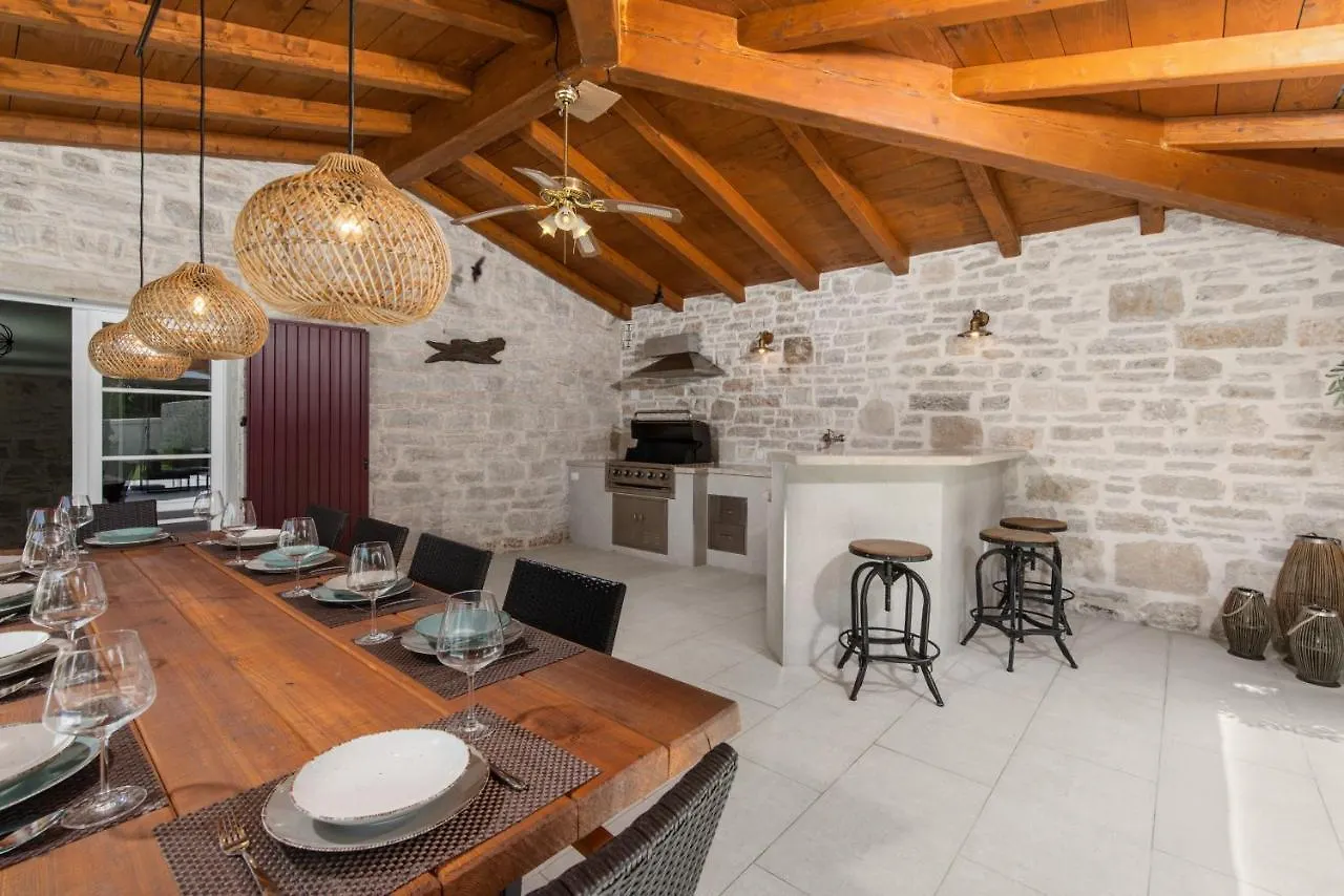 Istria Time - Villa Nyma - Heated Pool Mrgani